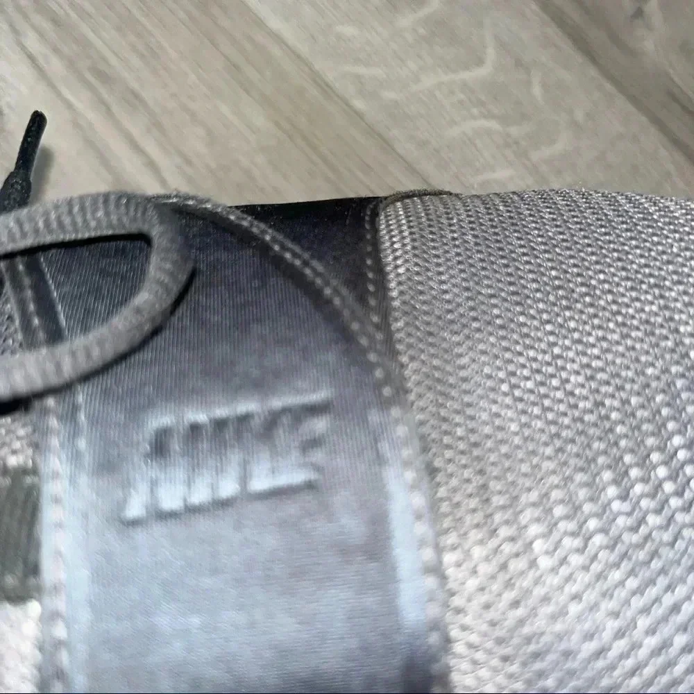 Nike preowned gray